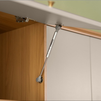 Porta Basculante com Pistão a Gás